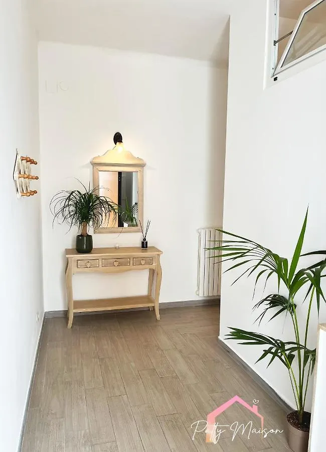 Patty Maison - Large & New Central Apartment Bari