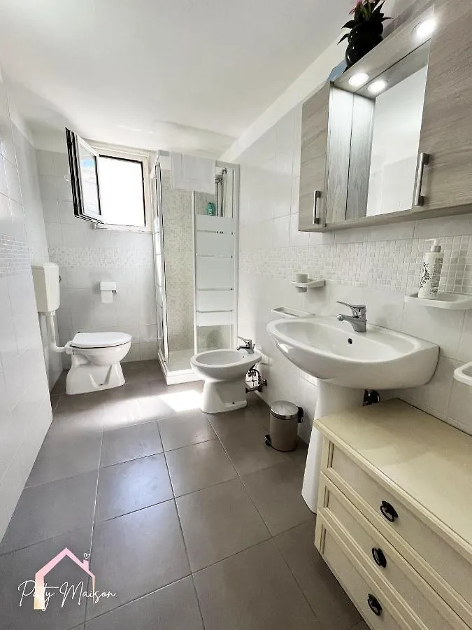 Patty Maison - Large & New Central Apartment Bari